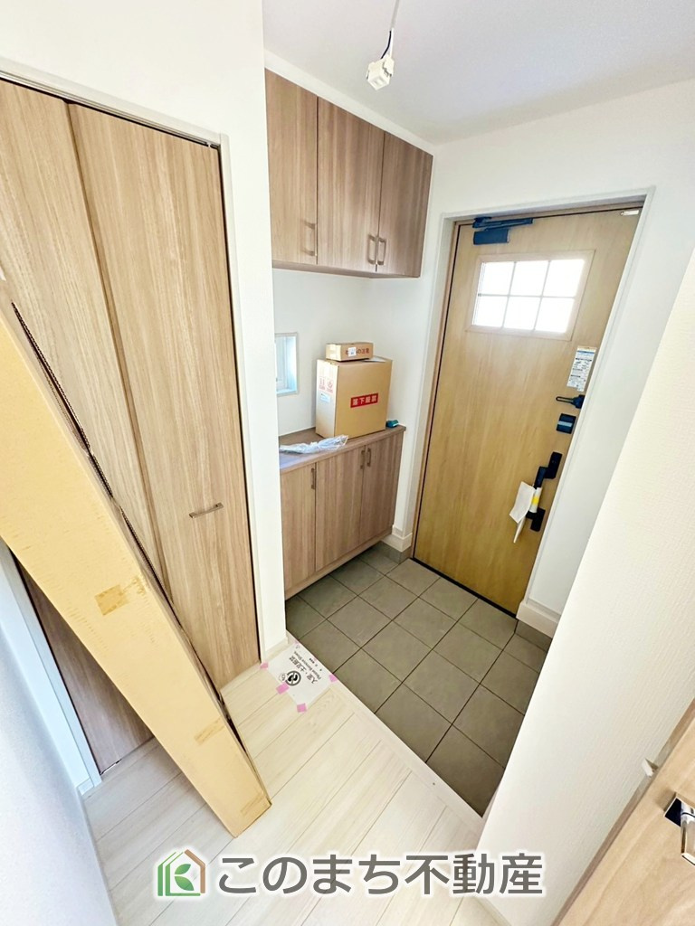 いろどりアイタウン宇都宮市野沢町23-P1　7号棟の玄関|広々とした玄関スペース♪たくさんの靴を収納できる下駄箱もございます。
