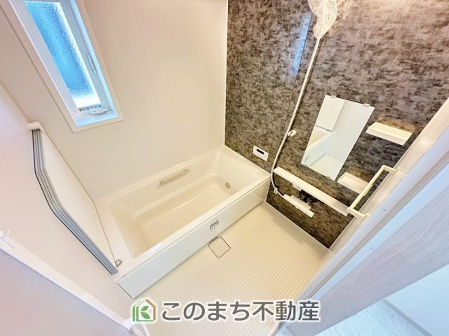 いろどりアイタウン宇都宮市野沢町23-P1　7号棟の浴室|"ゆったり１坪バスには換気・乾燥・暖房機能付き！！
大人も足を伸ばせるゆったり浴槽！！
ご家族皆さんで入っても、一人でゆっくり入っても一日の疲れを癒してくれるお風呂です！！"
