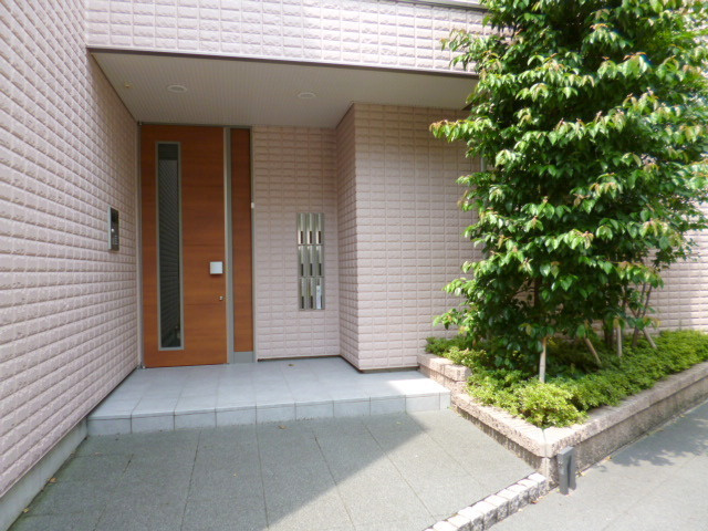 さくらハウスのエントランス|★オートロック対応エントランス★