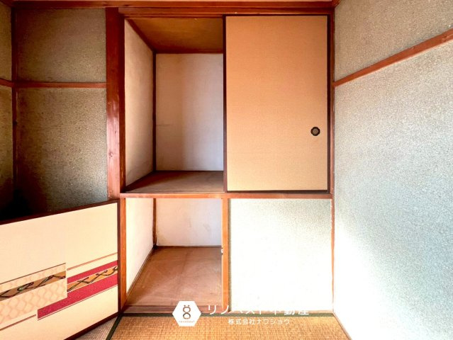 東大阪市渋川町1丁目の収納|和室を通って2階に上がって頂けます。