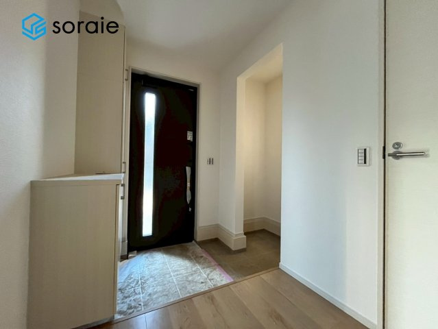 入間市豊岡1期　新築戸建ての玄関|2/1撮影