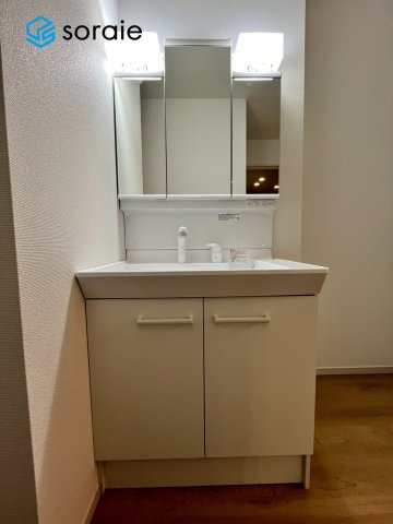 入間市豊岡1期　新築戸建ての独立洗面台|2/1撮影