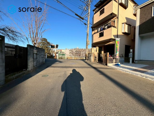 入間市豊岡1期　新築戸建ての前面道路含む現地写真|2/1撮影