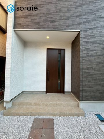 入間市豊岡1期　新築戸建ての玄関|2/1撮影