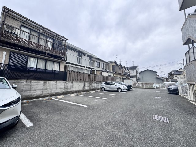 京琴館の駐車場