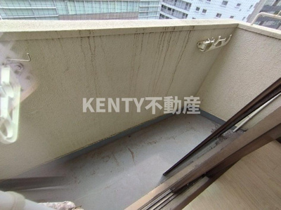 【バルコニー】 | 正栄プラザビル | 外からの目が気にならないバルコニーで洗濯物が干せます