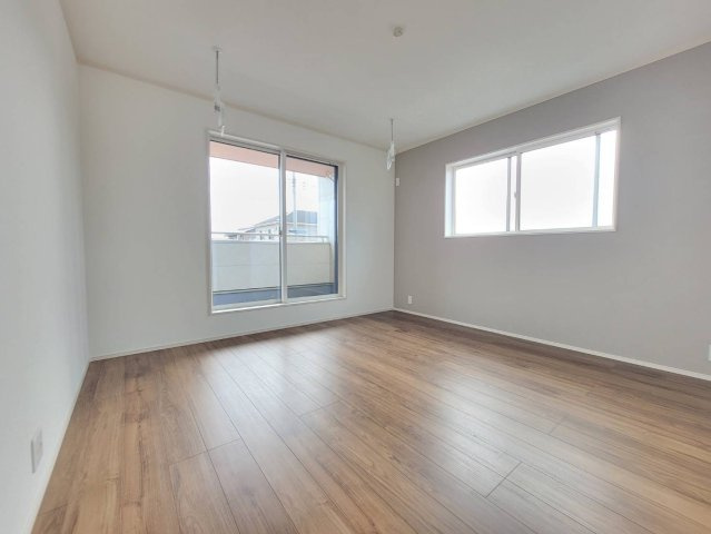 坂東市辺田　全3邸の洋室|〇１号棟　洋室　8帖〇
8帖の洋室！バルコニーに繋がるお部屋です♪
2025年10月撮影