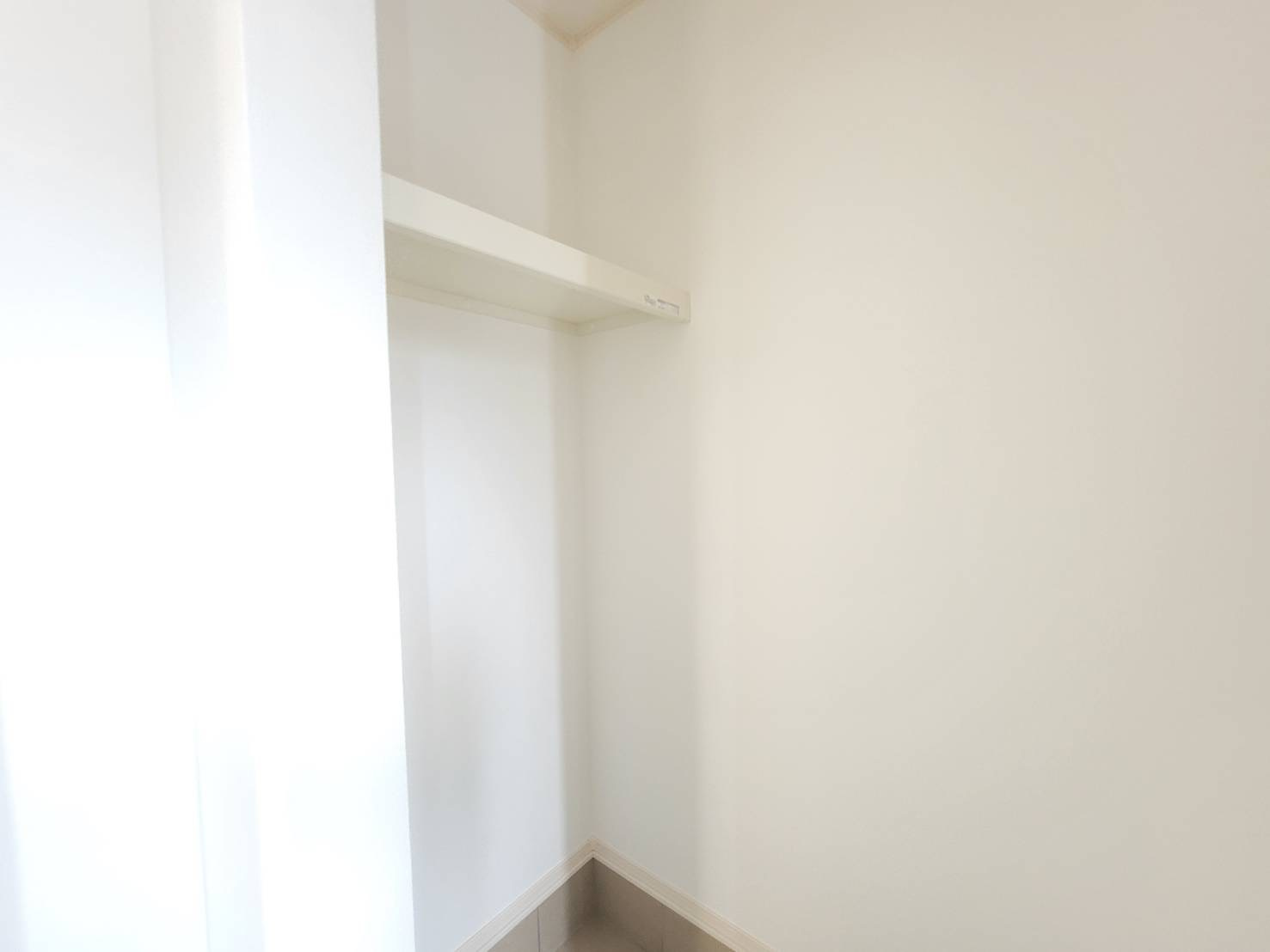 坂東市辺田　全3邸の収納|〇１号棟　土間収納〇
靴やアウトドア用品も汚れを気にせず収納できる土間収納付きです！
2025年10月撮影
