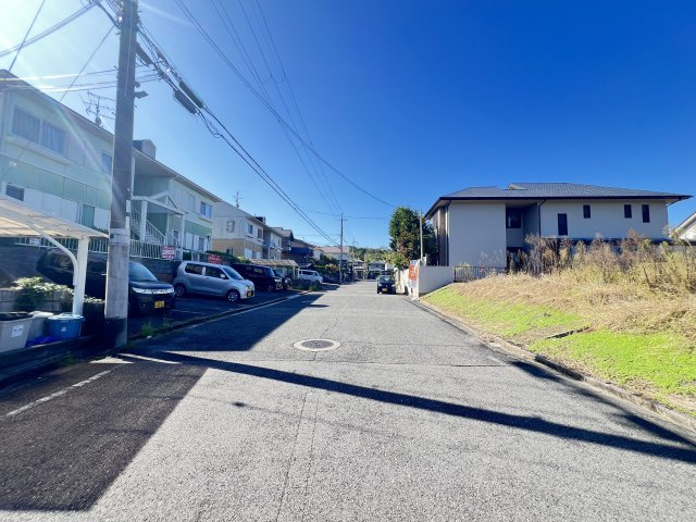 奈良市左京１丁目土地の前面道路含む現地写真
