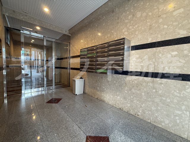 B-RISE玉造のロビー|建物の内部です