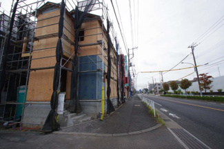 【前面道路含む現地写真】 | 令和7年10月12日撮影　建築中