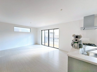 【居間・リビング】 | 前橋市南町　新築住宅 | 窓を開けるとスッーと爽やかな風を感じるリビング。家族の笑顔が集まる幸せな空間。