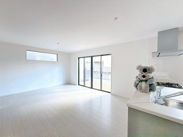 【居間・リビング】 | 前橋市南町　新築住宅 | 窓を開けるとスッーと爽やかな風を感じるリビング。家族の笑顔が集まる幸せな空間。