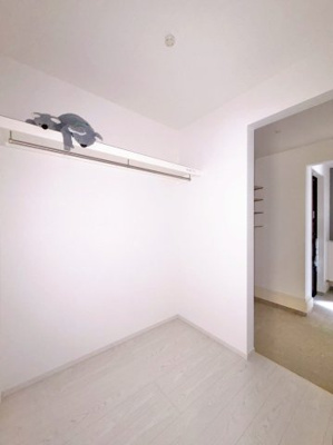 【収納】 | 前橋市南町　新築住宅 | 大切な人にもらったプレゼント、子どもが描いてくれた似顔絵、何度も読んだお気に入りの本、。まとめて大事に閉まっておける広々収納。