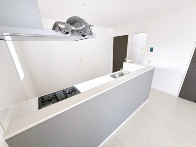 【キッチン】 | 前橋市南町　新築住宅 | 家族でクッキング。皆で楽しく作るお料理は愛情たっぷりのごちそうに。キッチンで過ごす家族時間はプライスレス。