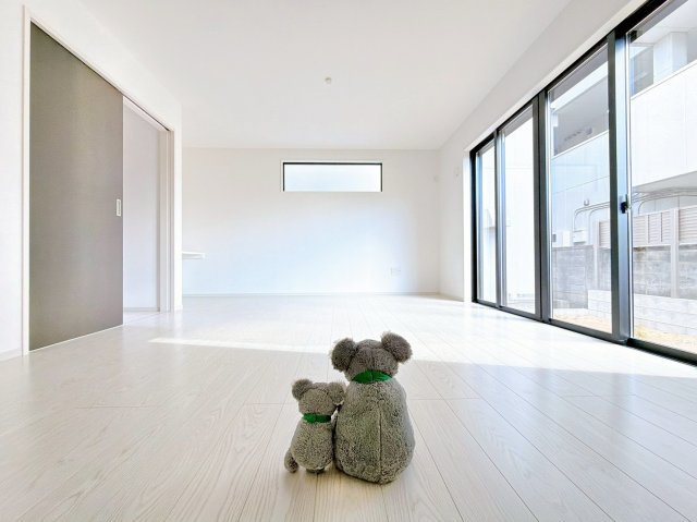 【居間・リビング】 | 前橋市南町　新築住宅 | ≪LDK≫
陽当りも良いリビング。
光が差し込む明るい空間はいつもの時間をより特別に…穏やかなひと時を一層充実した時間へ変えてくれます。