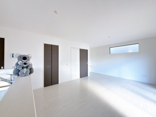 【居間・リビング】 | 前橋市南町　新築住宅 | 気がづけば家族が集まって楽しい会話と食事が始まる。皆で笑って過ごす幸せ溢れるリビング。