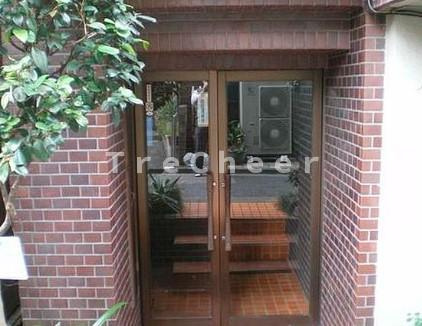 高野ビルのエントランス