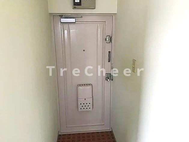 高野ビルの玄関