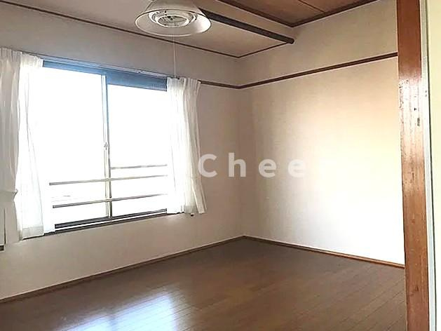 高野ビルの寝室