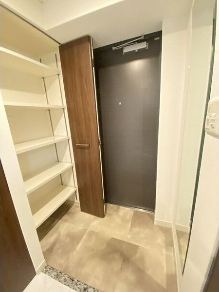 ルラーシェ難波の玄関