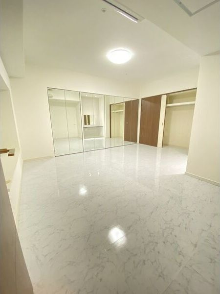 ルラーシェ難波の居間・リビング