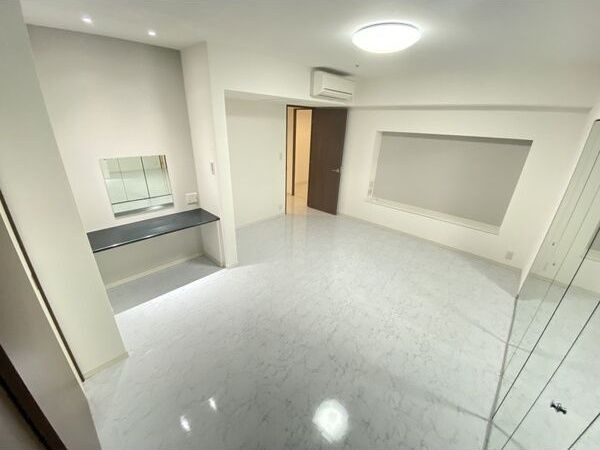 ルラーシェ難波の居間・リビング