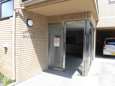 【エントランス】 | ヴィバコート | 綺麗なエントランスです。