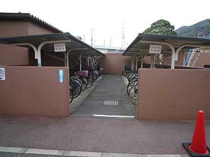 ダイアパレス東海田の駐輪場