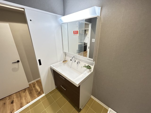 エルタウン学園Ⅰ　101号棟の独立洗面台