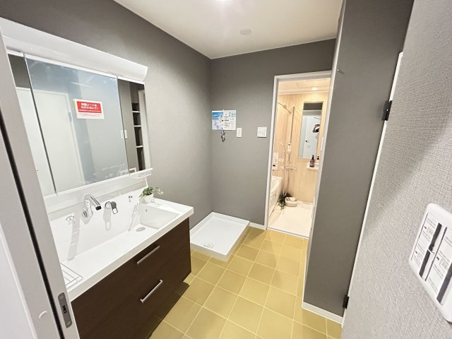 エルタウン学園Ⅰ　101号棟の洗面所