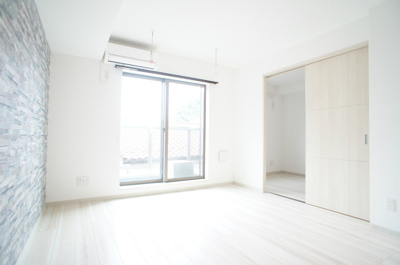 【居間・リビング】 | レミオ五番館 | 10.8帖の広々としたリビング♪