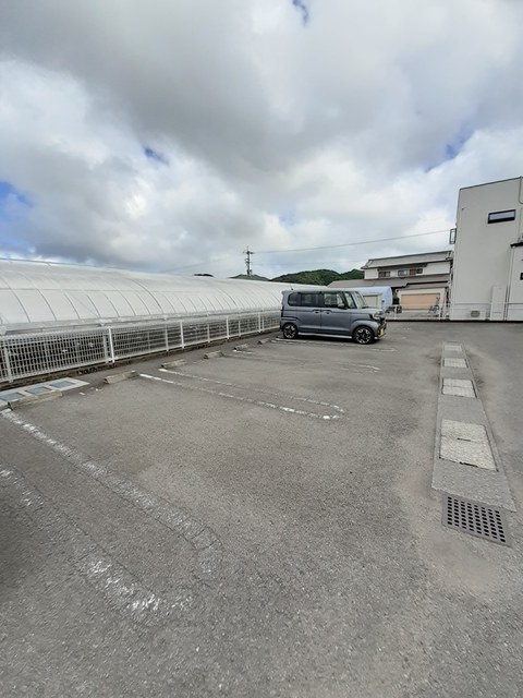 ゴールデン・リリィＡの駐車場|駐車場