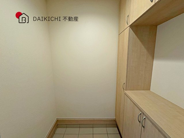 【玄関】 | 鴻巣市天神4丁目234番　新築戸建　全2棟　B号棟