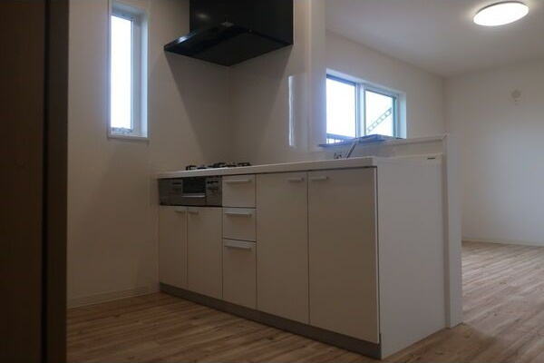 Garage House 森岡　(電動シャッター付ガレージ戸建賃貸)のキッチン