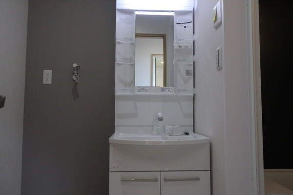 Garage House 森岡　(電動シャッター付ガレージ戸建賃貸)の洗面所