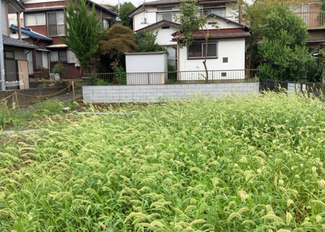 【外観】 | 隣家の土地はどうなっているのか、生活利便施設が近くにあるのか、学校まで近いかなど、お客様のライフスタイルにあわせたイメージが重要です。また、近くにあると困る施設が近くにないかも確認するといいでしょう。