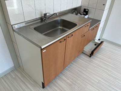 【キッチン】 | サザンクロスⅡ | 足元にも収納あります