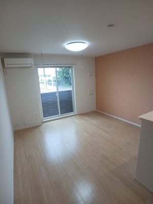 【内装】 | アベリア　４ | 明るい色調の室内です