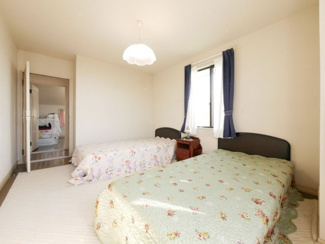 【洋室】 | 甲斐市牛句 H2年築積水ハウス施工の軽量鉄骨造 中古戸建 | 2階7.5帖洋室