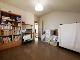 【洋室】 | 甲斐市牛句 H2年築積水ハウス施工の軽量鉄骨造 中古戸建 | 2階5.4帖洋室