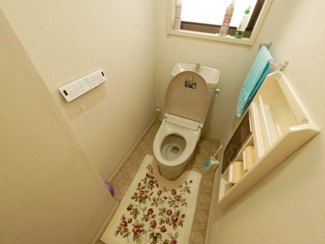 【トイレ】 | 甲斐市牛句 H2年築積水ハウス施工の軽量鉄骨造 中古戸建 | 1階トイレ　2014年にリフォーム済み　ウォシュレット付き