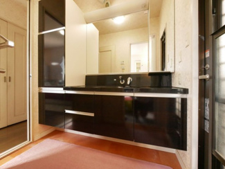 【独立洗面台】 | 甲斐市牛句 H2年築積水ハウス施工の軽量鉄骨造 中古戸建 | 2014年に交換済みの洗面台　ワイドカウンター仕様