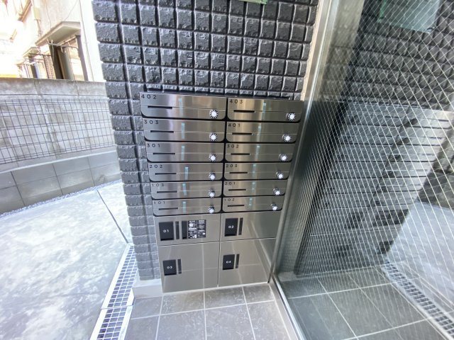 ミューズ新小岩のエントランス|宅配ボックス完備☆