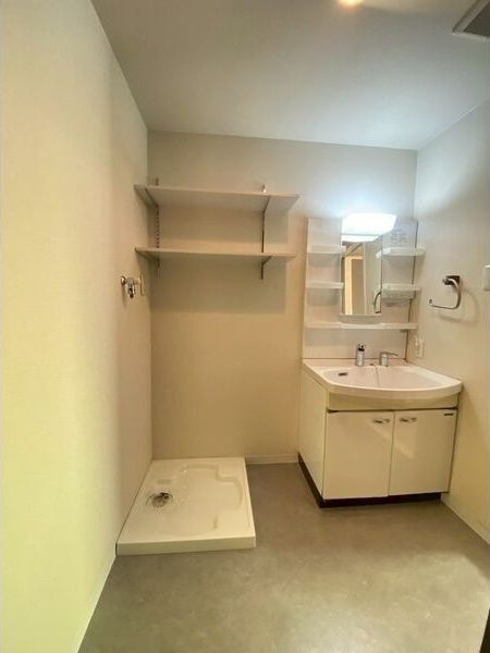 CITY SPIRE難波サウスタワーの独立洗面台