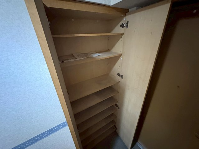 シャングリア丸太の収納