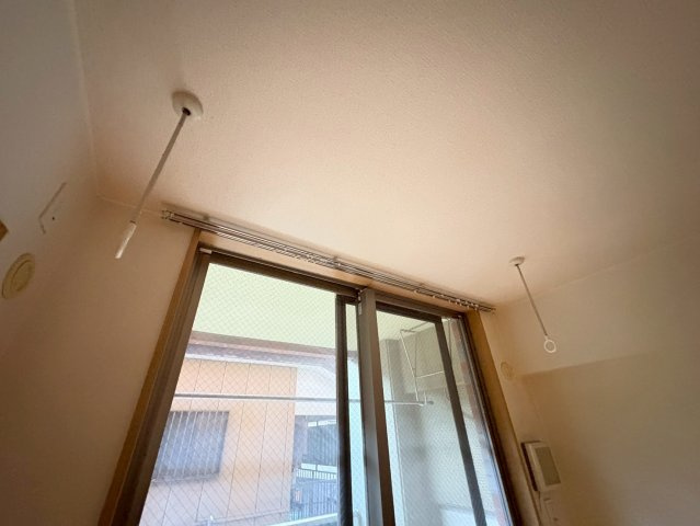 シャングリア丸太の内装