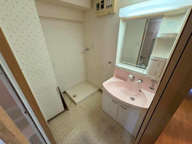 シャングリア丸太の洗面所