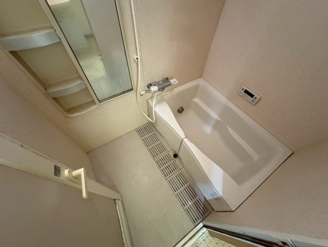 シャングリア丸太の浴室