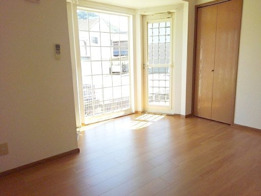 クレールの居間・リビング|７帖の洋室です◇